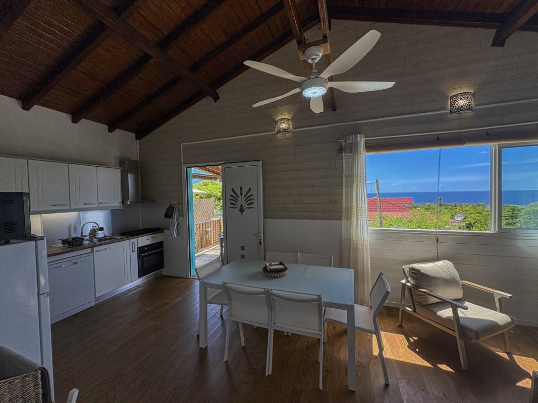 Location villa piscine vue mer Vieux Habitants Guadeloupe_Pièce de vie vue mer