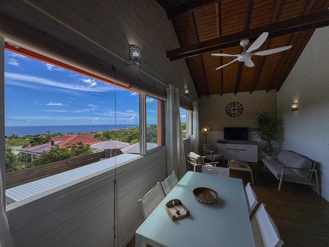 Location villa piscine vue mer Vieux Habitants Guadeloupe_Pièce de vie vue mer