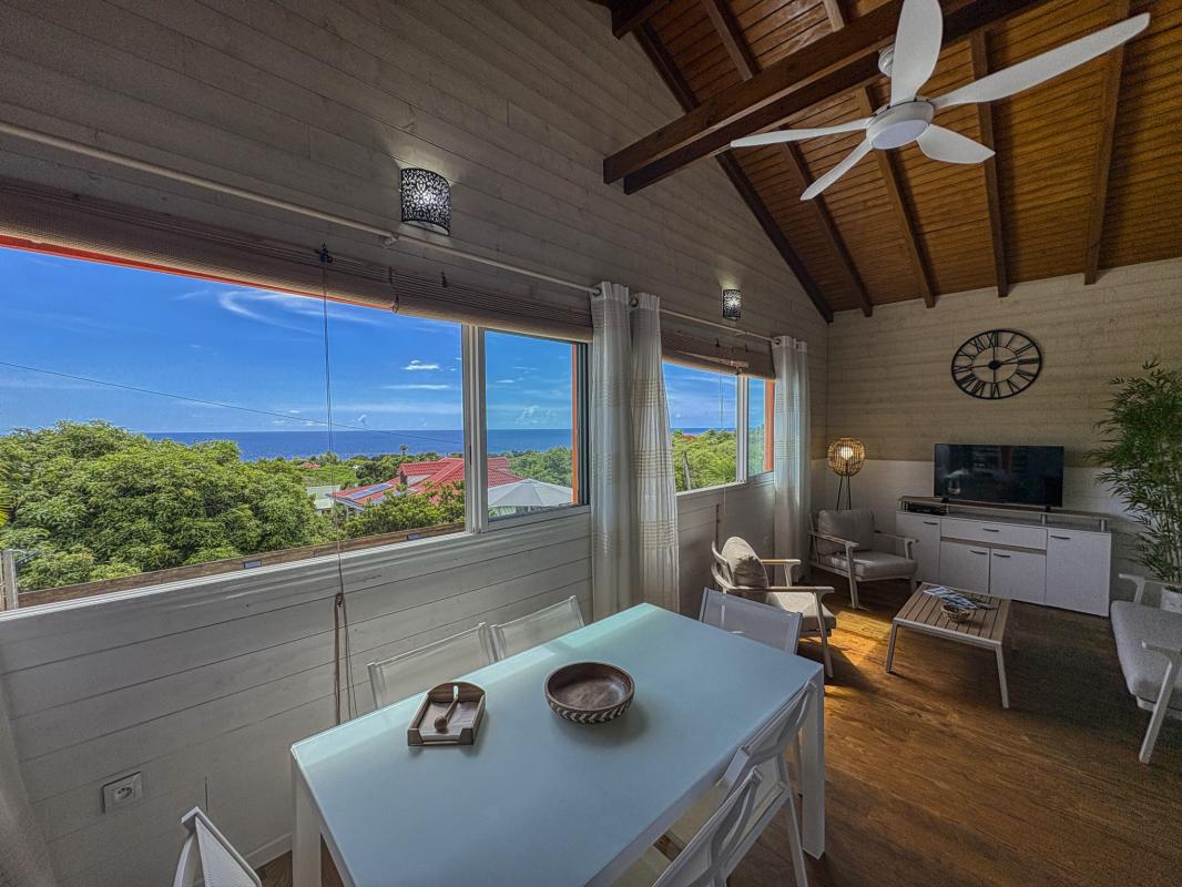 Location villa piscine vue mer Vieux Habitants Guadeloupe_Pièce de vie vue mer