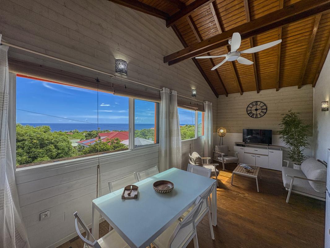 Location villa piscine vue mer Vieux Habitants Guadeloupe_Pièce de vie vue mer