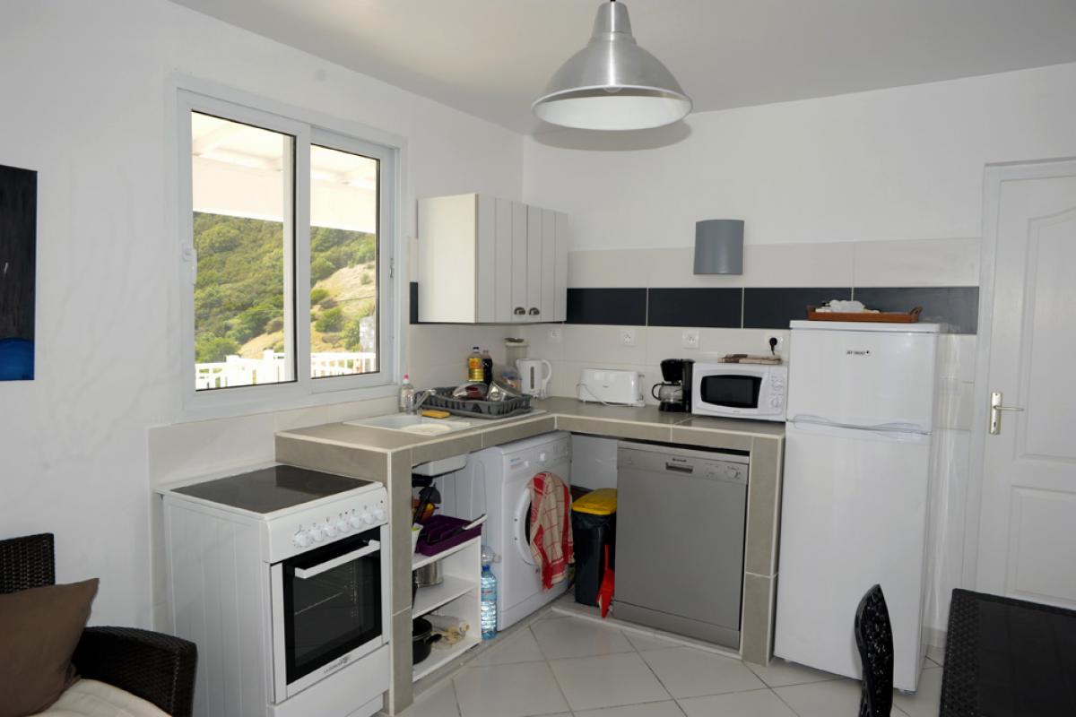 Rental villa with swimming pool and sea view - kitchen of appartment 