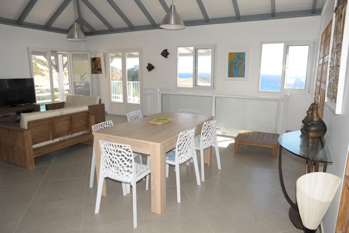 Rental villa with swimming pool and sea view - the living room