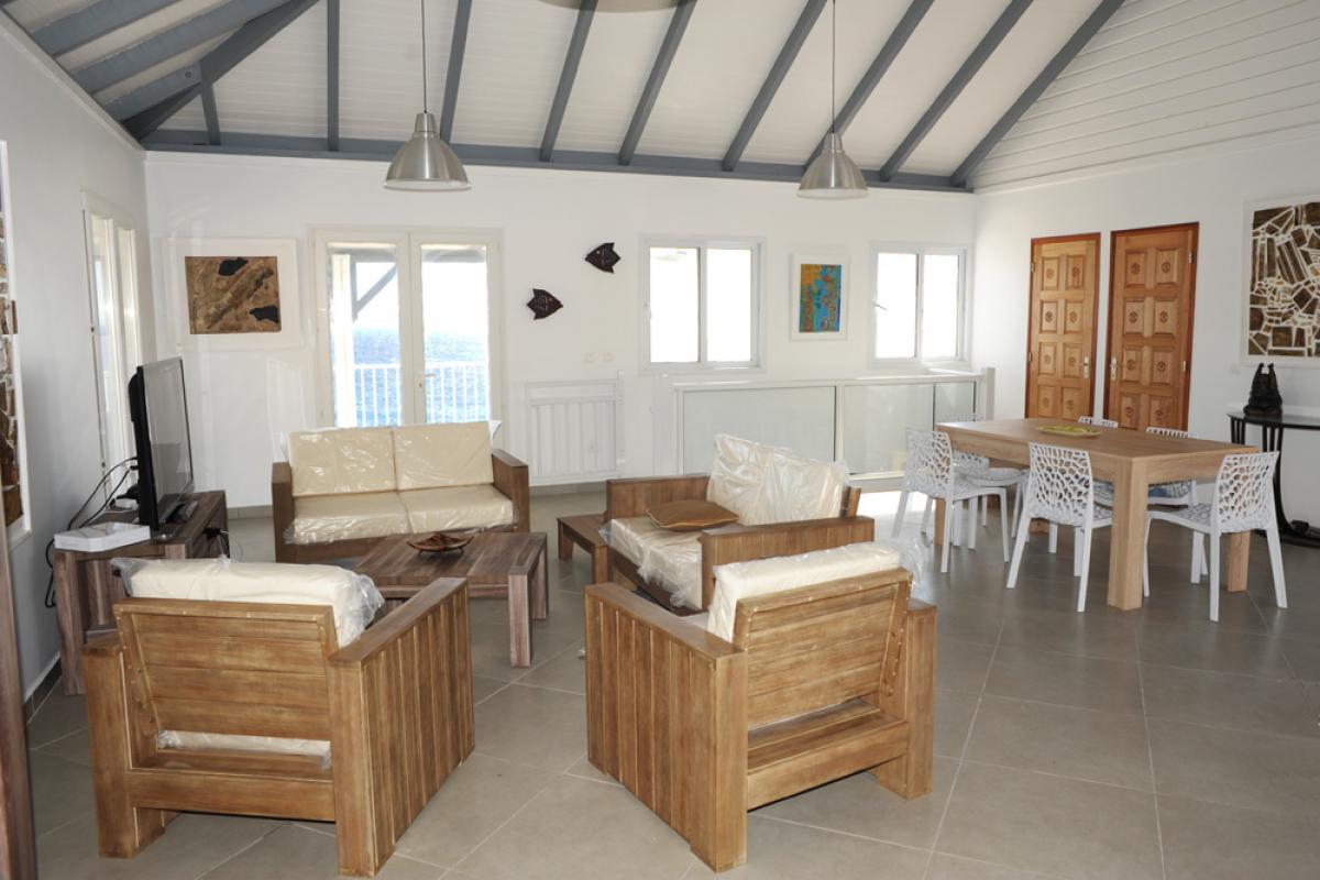 Rental villa with swimming pool and sea view - the living room