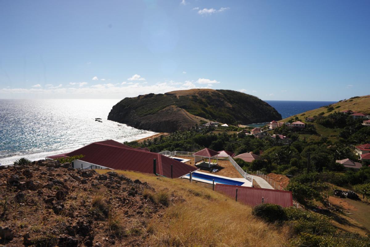 Rental villa with swimming pool and sea view - overview