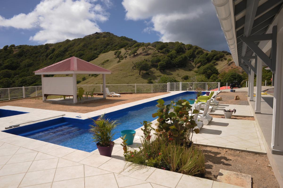 Rental villa with swimming pool and sea view - overview