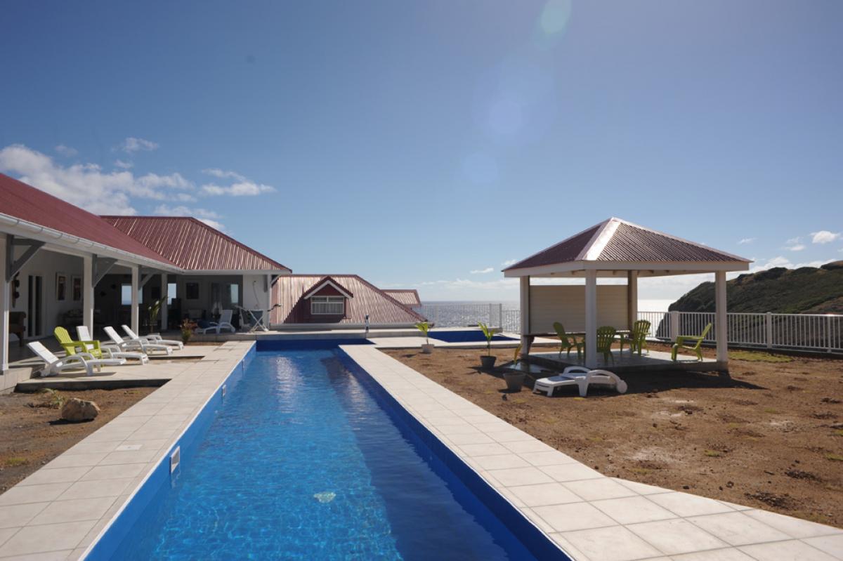 Rental villa with swimming pool and sea view - view swimming pool