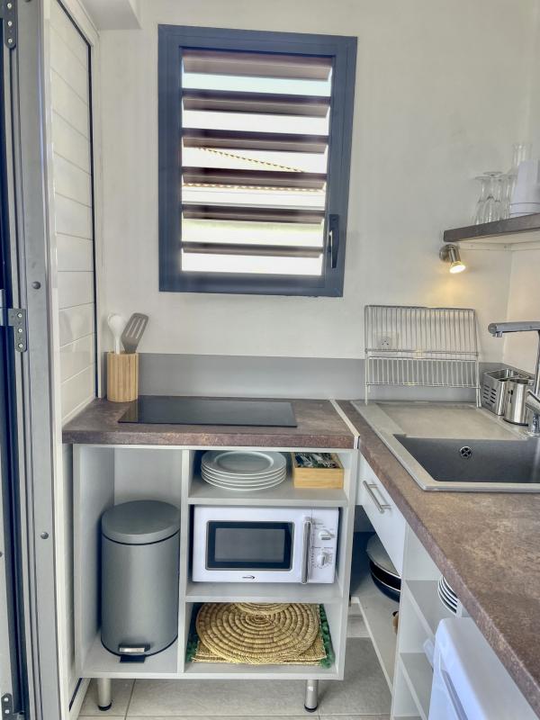 Location bungalow piscine Grand Bourg Marie Galante - Cuisine 
