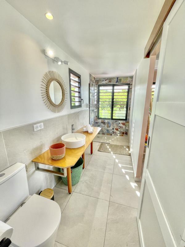 Location bungalow piscine Grand Bourg Marie Galante - Salle d'eau 