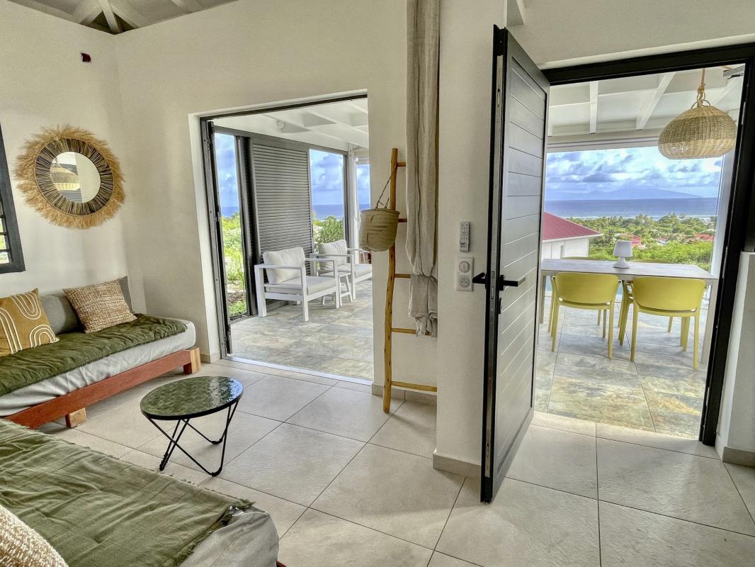 Location bungalow piscine Grand Bourg Marie Galante_ Salon 