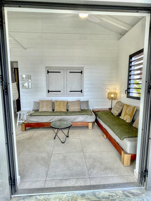 Location bungalow piscine Grand Bourg Marie Galante_ Salon