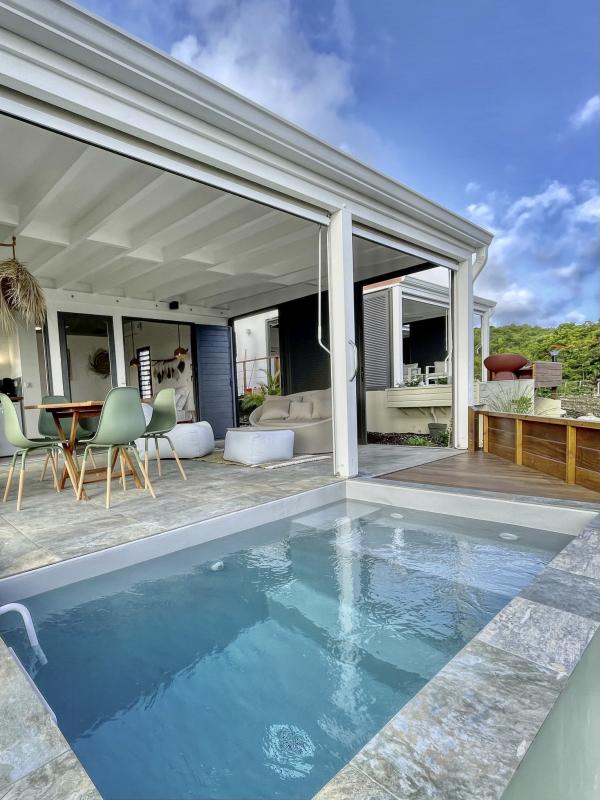 Location bungalow piscine Grand Bourg Marie Galante_ Piscine