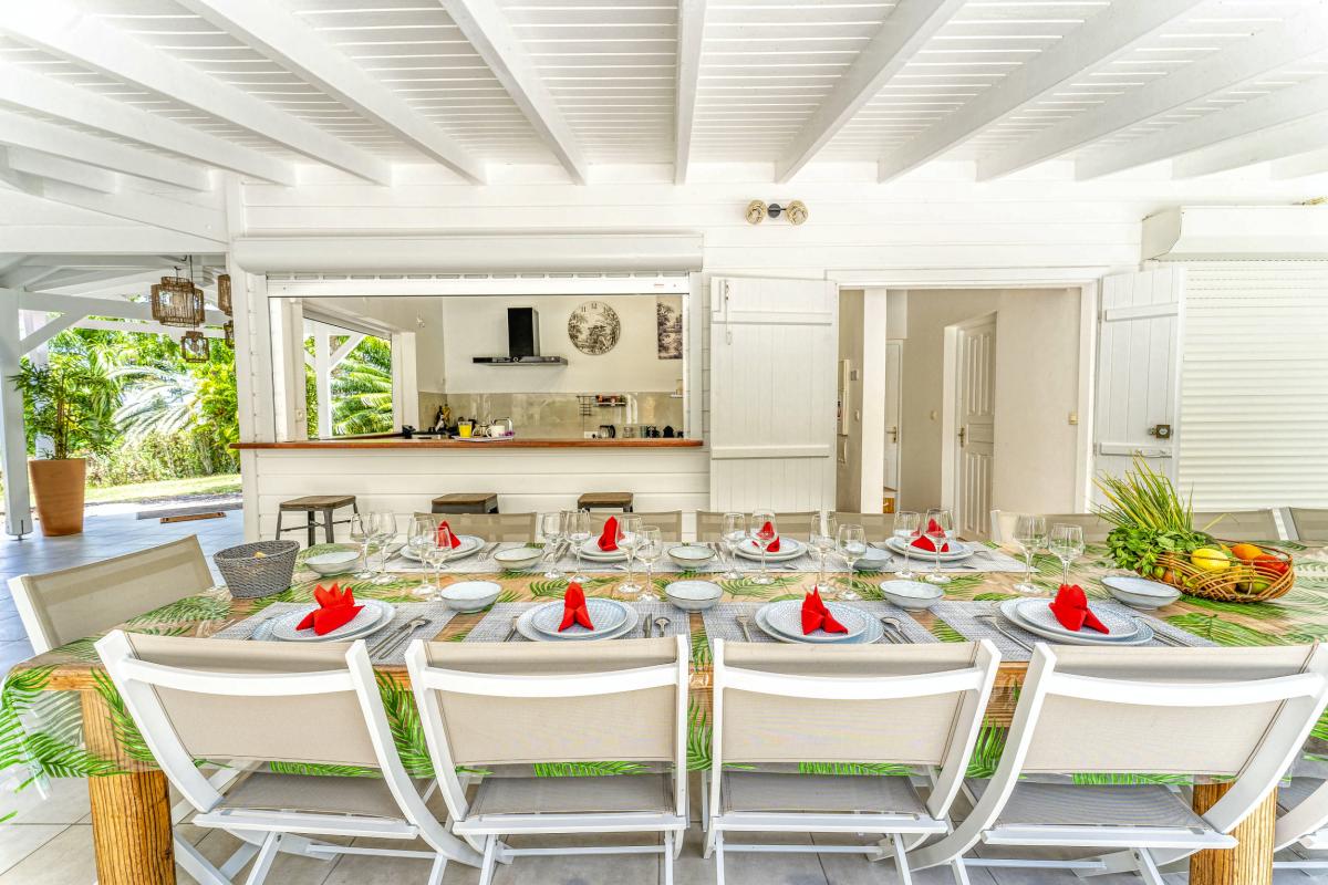 Location villa Grand Bourg Marie Galante_ Table à manger 