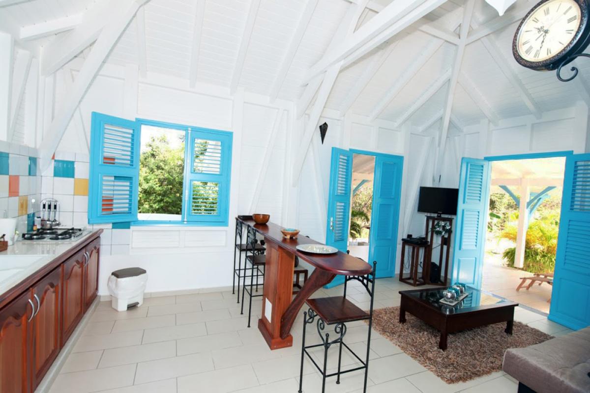 Charming villa in Marie Galante - the living room kitchen 