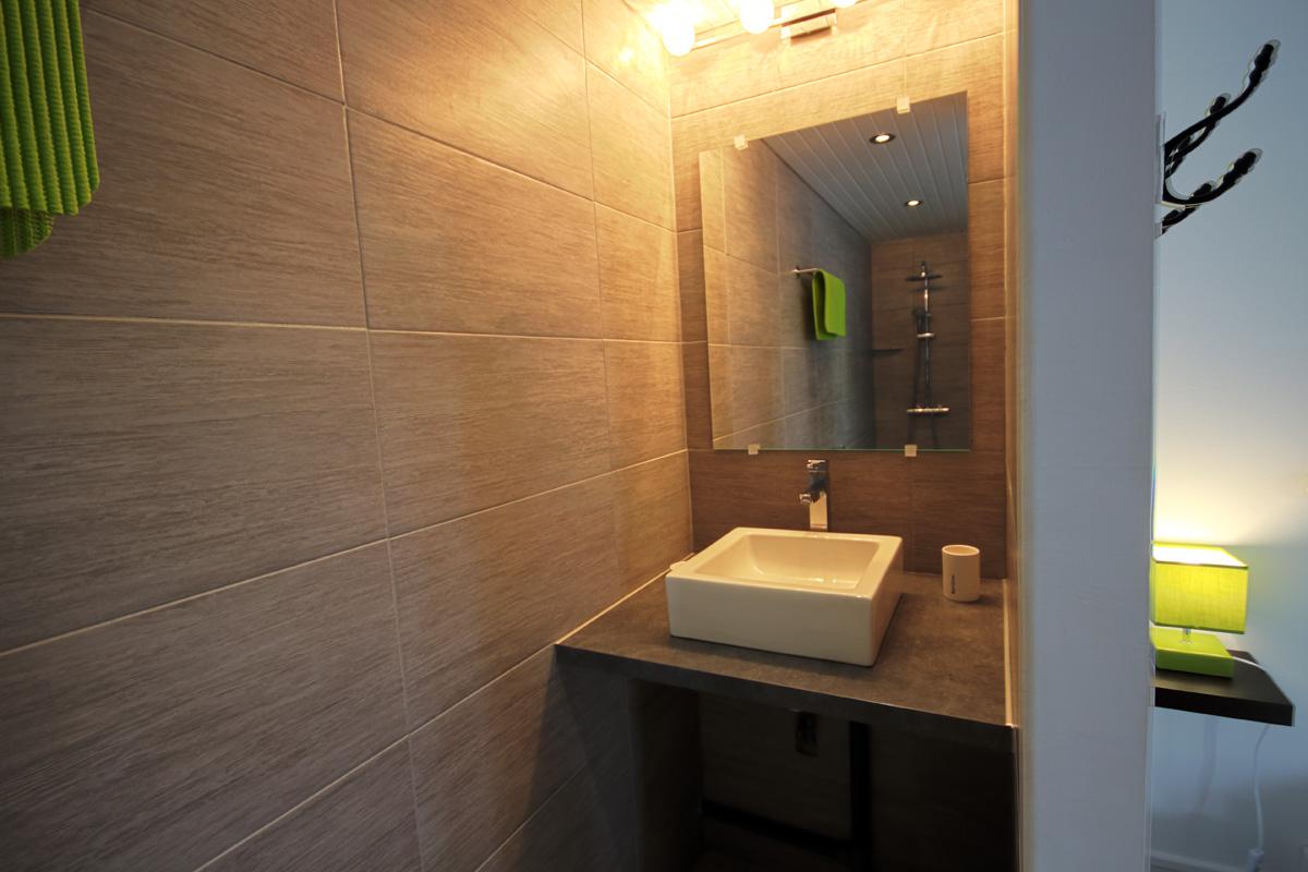 Bathroom with shower 4