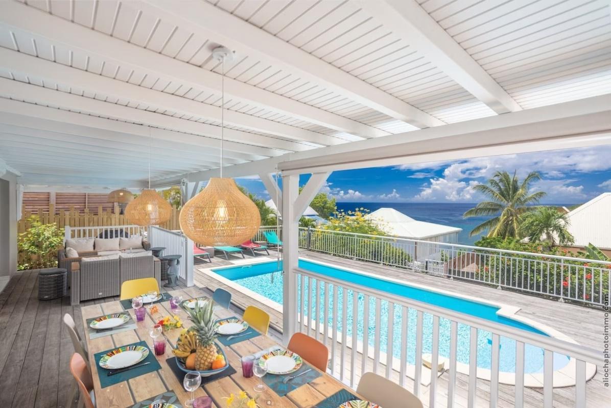 Balcony and sea view