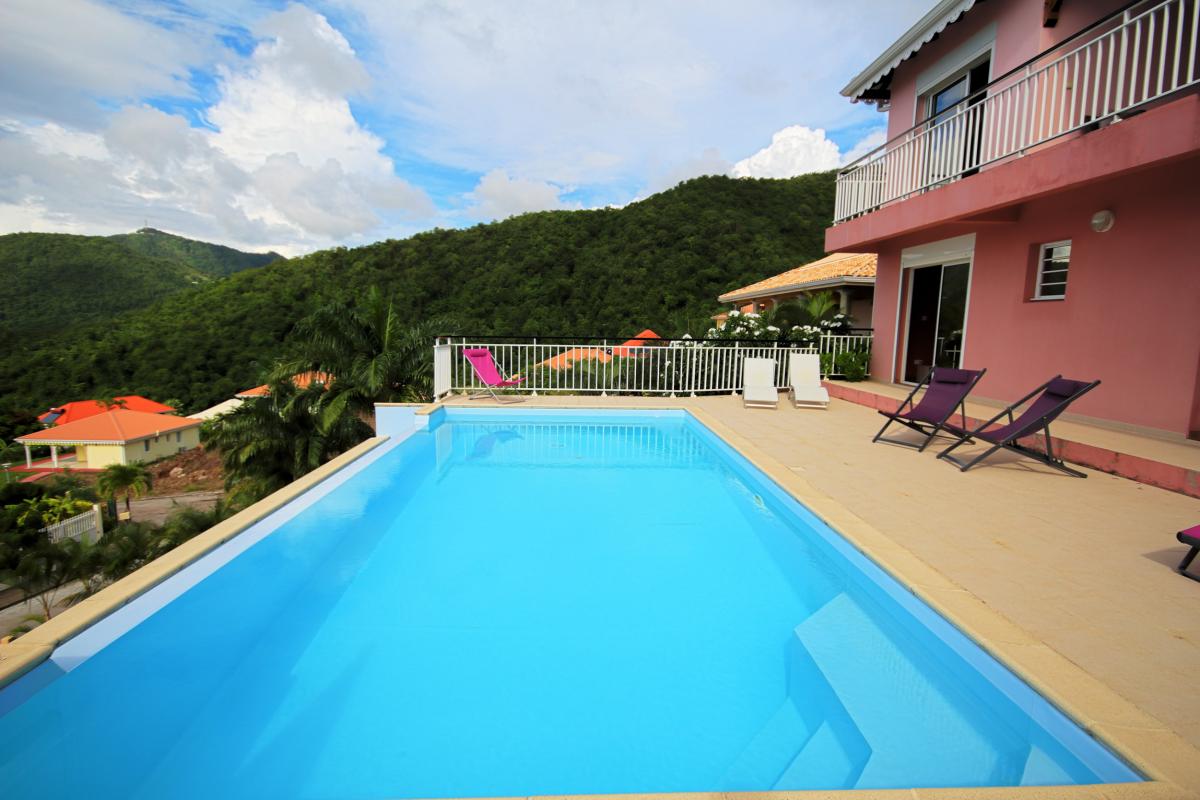 Location de villa de standing Martinique table terrasse