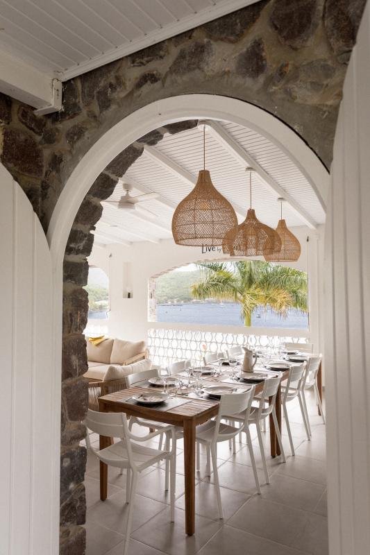 Location-villa-7-chambres-Anses-Arlet-Martinique---Espace-repas