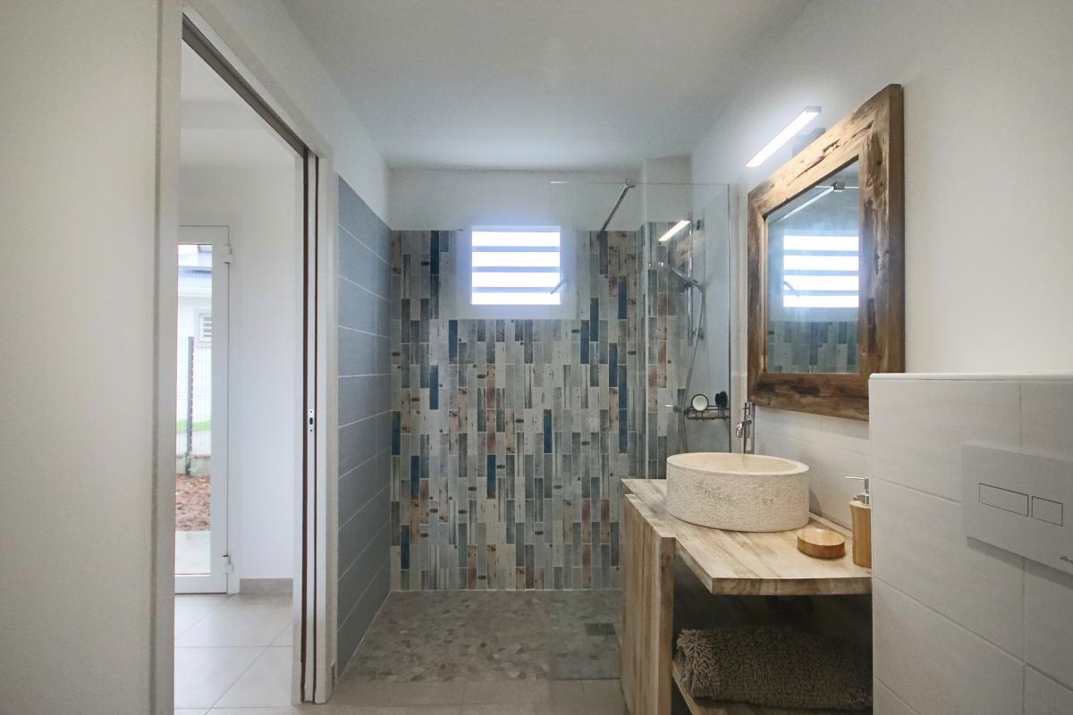 37 location villa martinique le diamant_salle d eau rez de chaussee