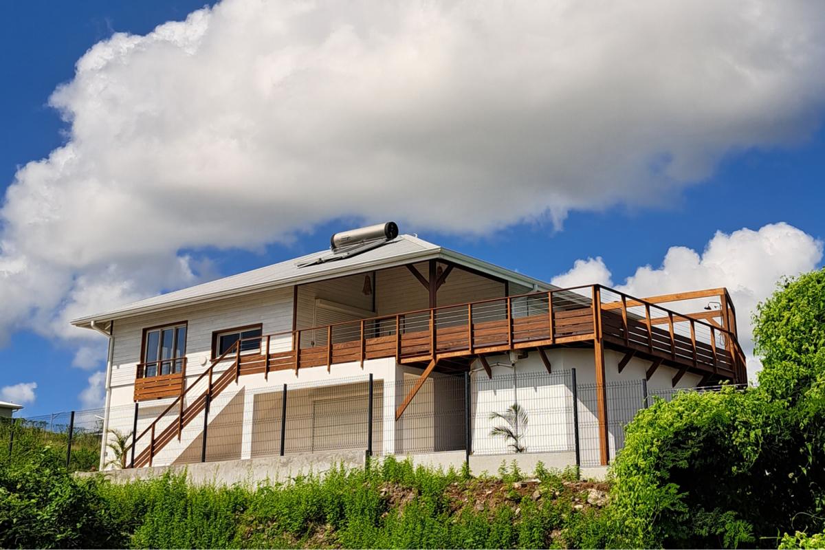 5-location-villa-martinique-le-diamant_façade