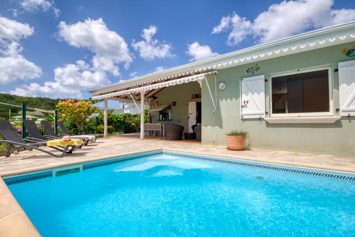 location maison martinique au diamant avec piscine