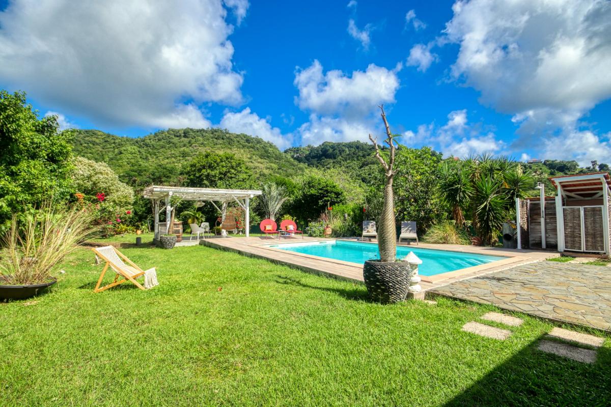 Location maison Martinique - piscine et extérieur