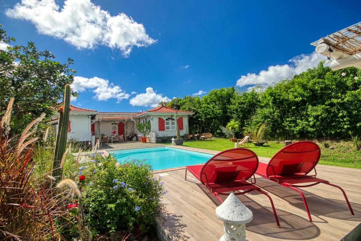 Location maison Martinique - transats et piscine