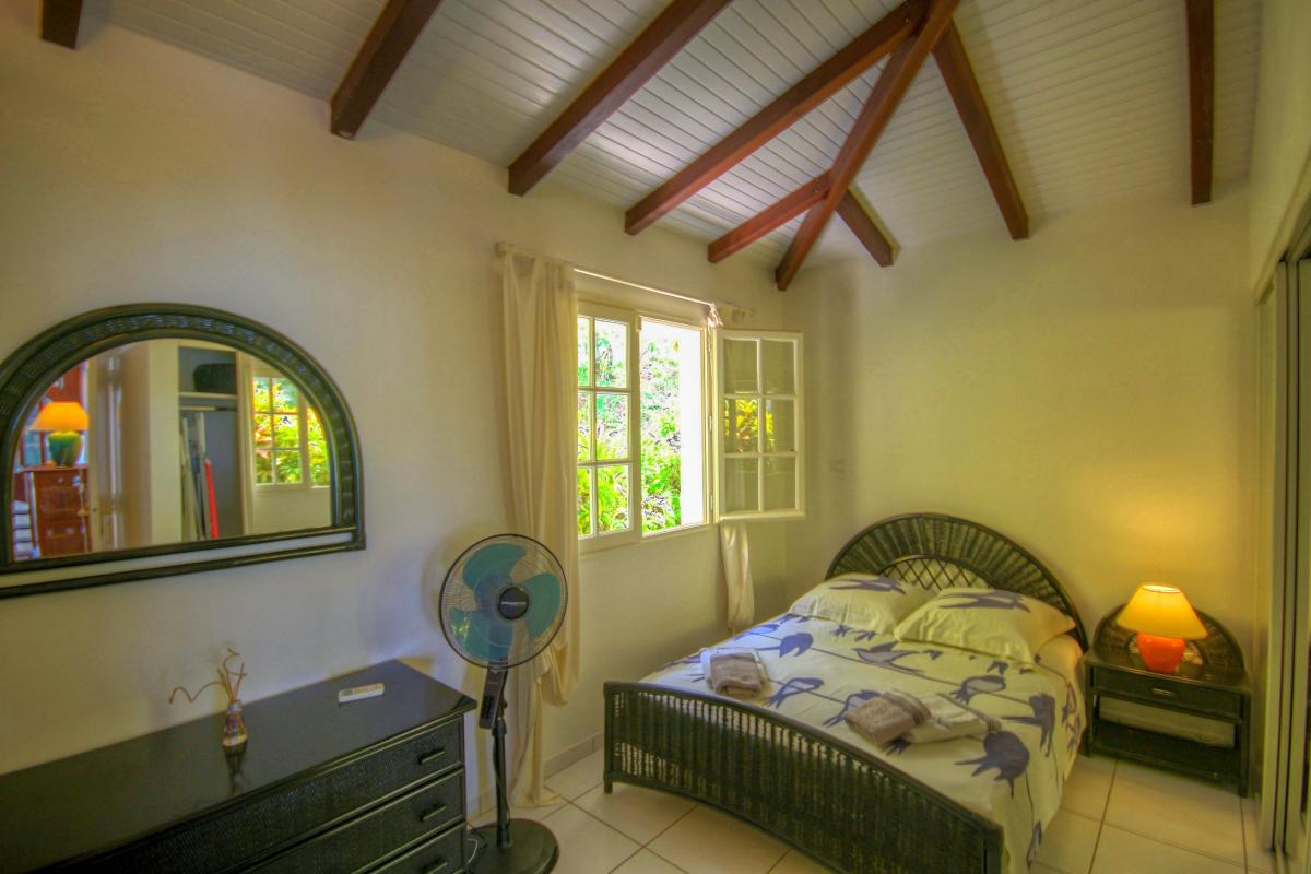 Location villa Martinique - Chambre 1 avec dressing et salle de bain