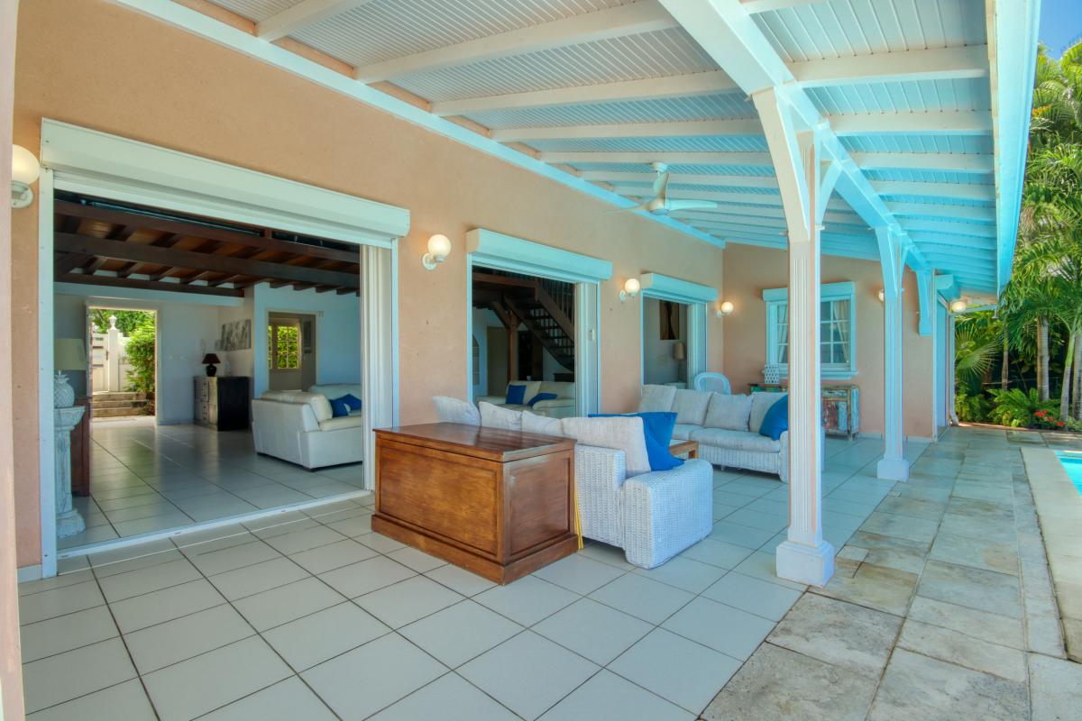 Location villa Martinique - Terrasse et séjour extérieur