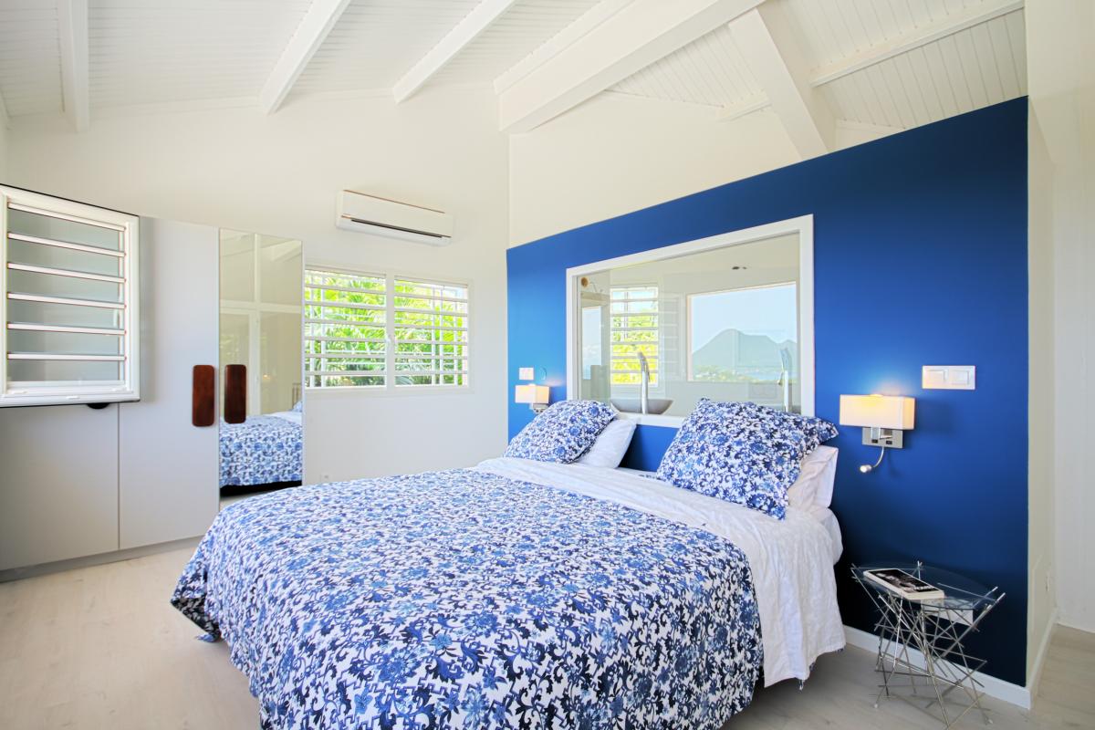 Location villa Martinique - Grande chambre à l'étage avec salle d'eau privative