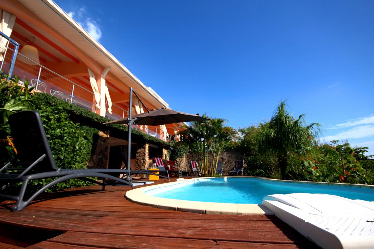 Location villa Martinique - Vue Piscine, jardin tropical et Rocher du Diamant