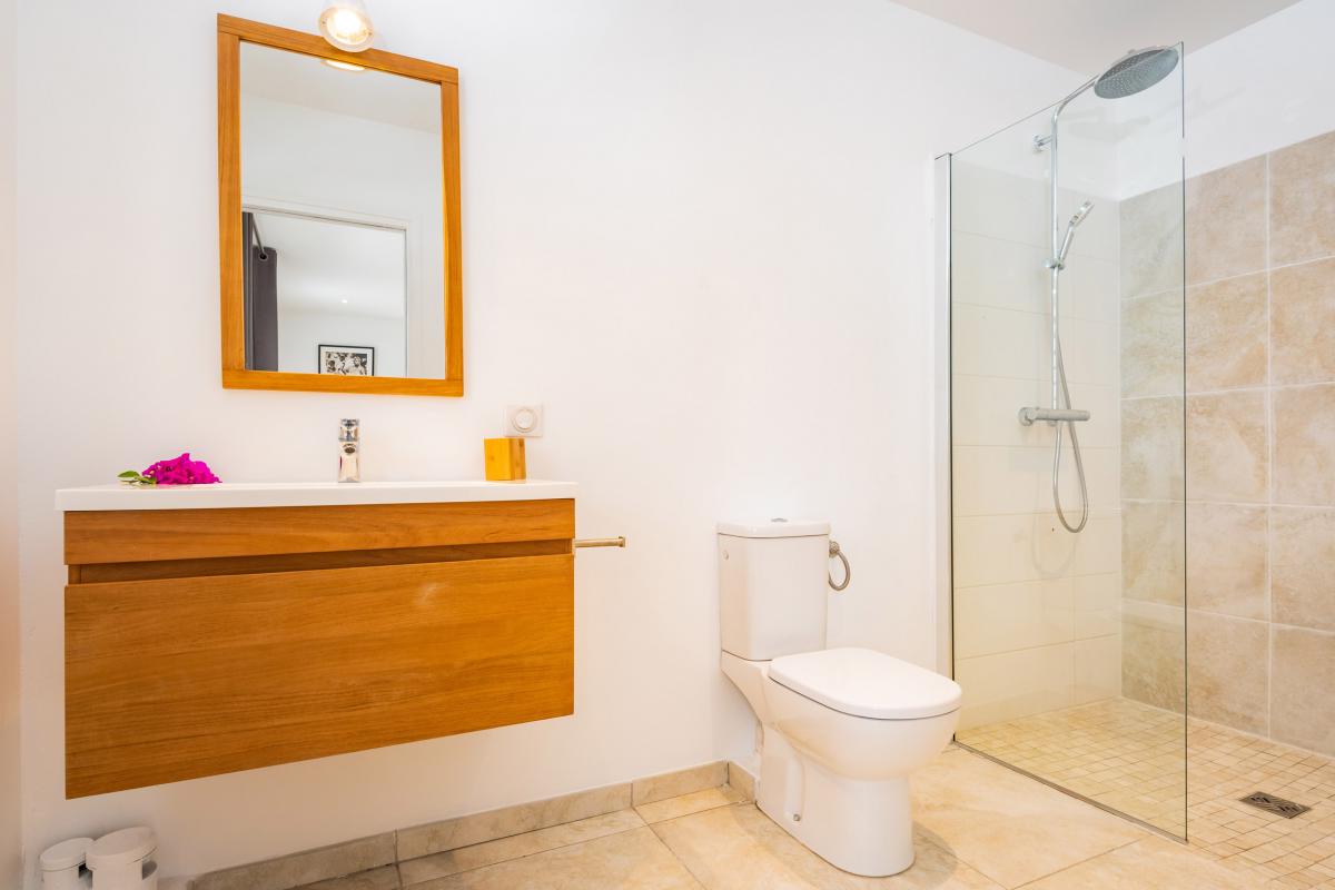 Location maison Martinique - Salle douche Chambre 2