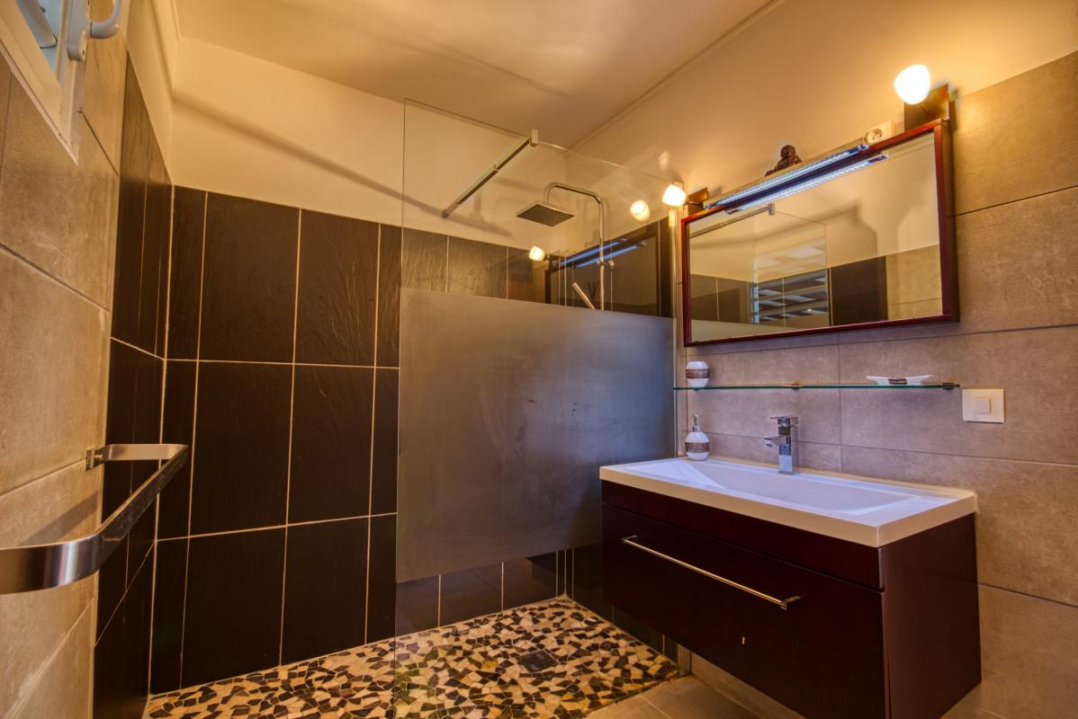 Location maison Martinique - Salle d'eau chambre 1