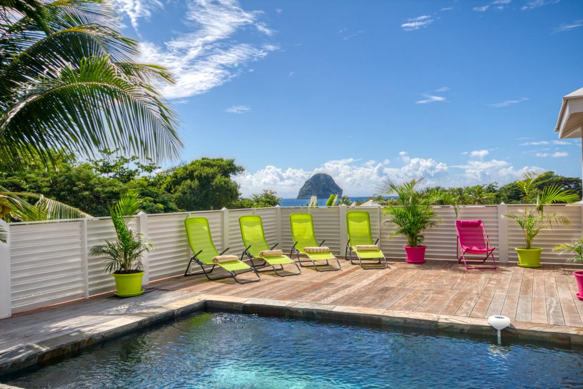 Location villa Martinique - Villa avec belle piscine et vue rocher
