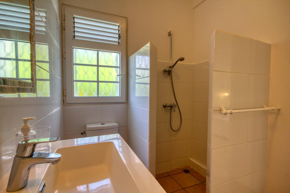 Location villa Le Diamant Martinique - Salle eau chambre 1