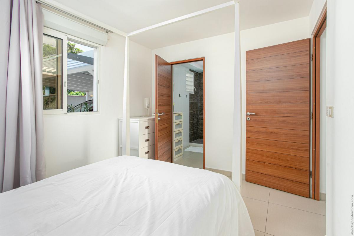 location villa martinique vue mer au diamant chambre 1 rez de chaussée vue 2