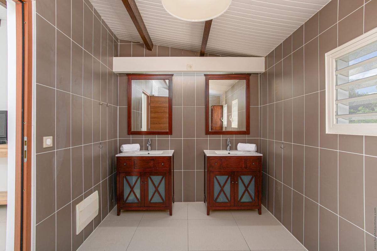 location villa martinique vue mer au diamant salle d'eau vue 2 chambre 2 étage 
