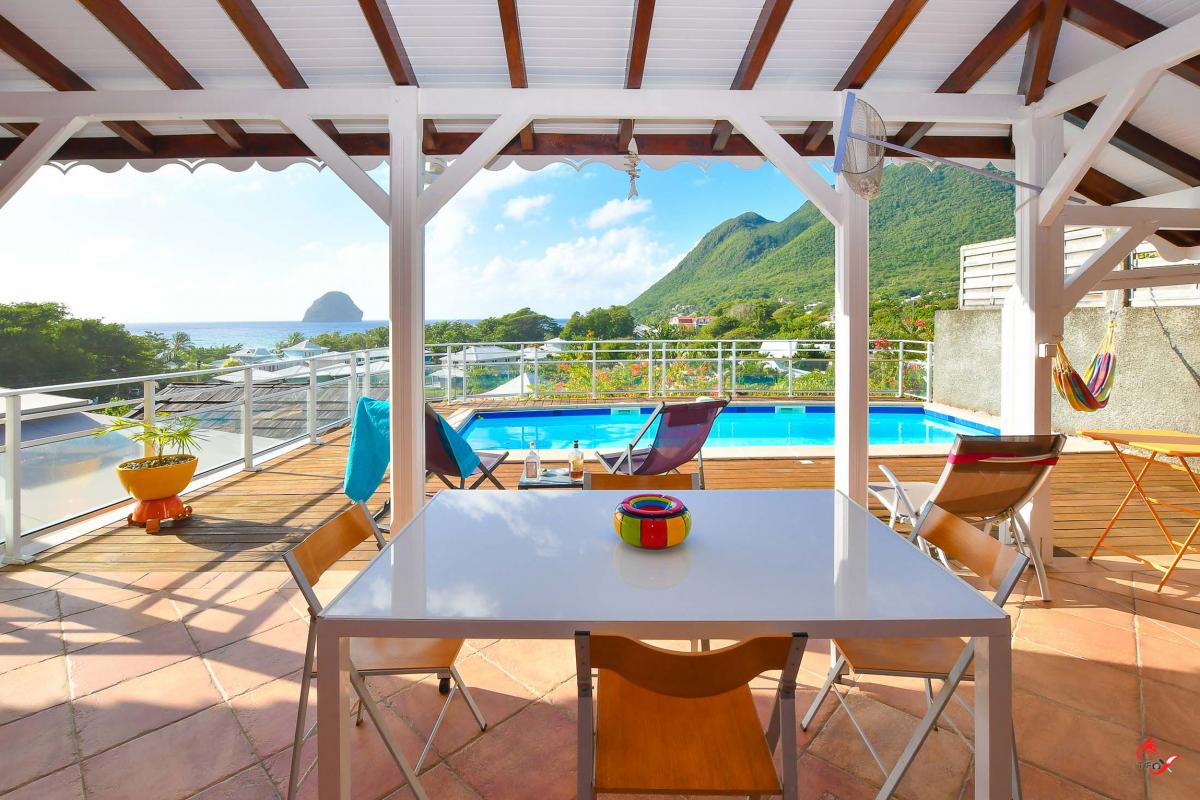 location villa martinique au diamant avec grande terrasse et piscine