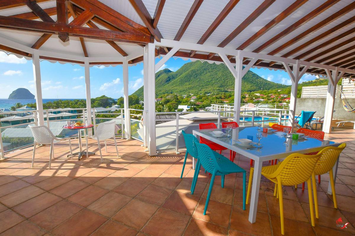 location villa martinique au diamant avec terrasse couverte vue 2