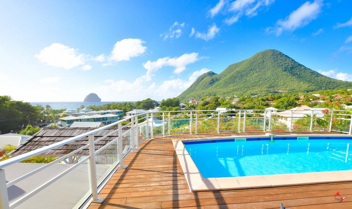 location villa martinique au diamant piscine et vue mer