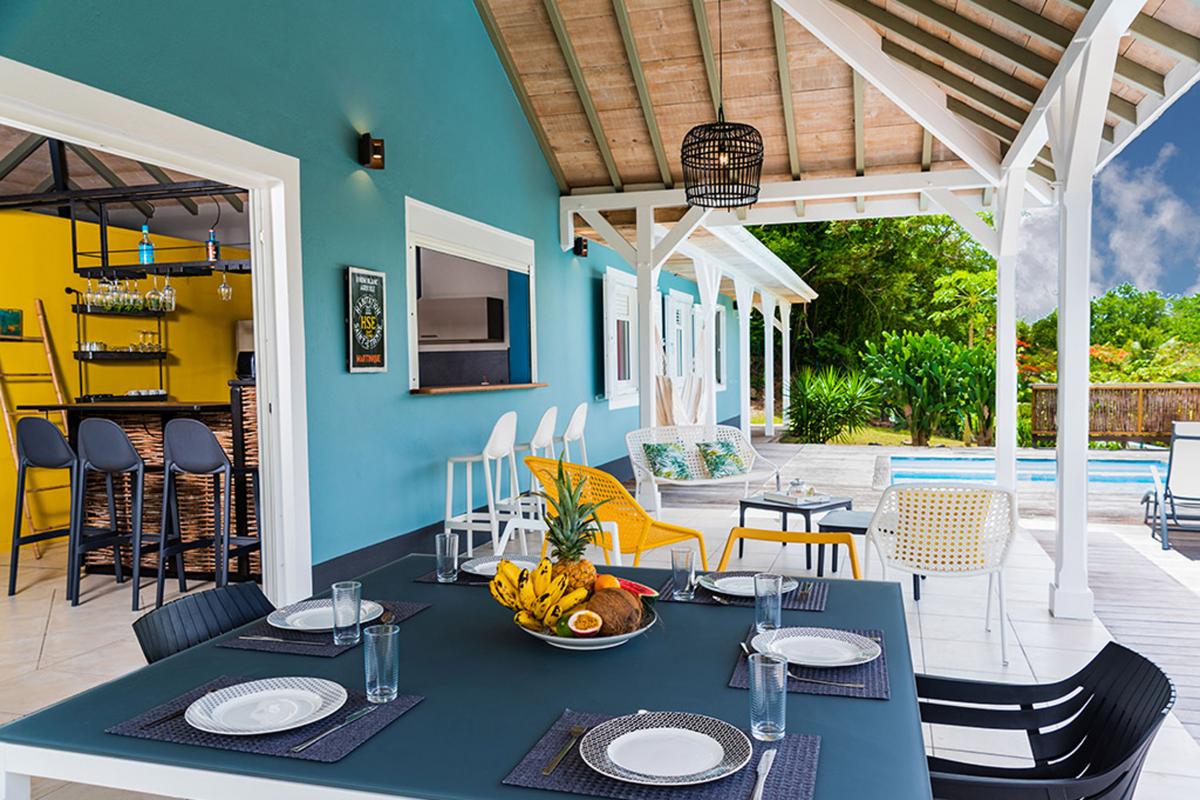 location de villa Martinique 6 personnes Diamant terrasse table à manger