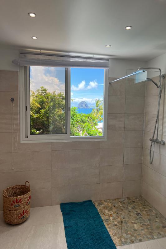 location villa Martinique 8 personnes Le Diamant vue mer salle d'eau1b