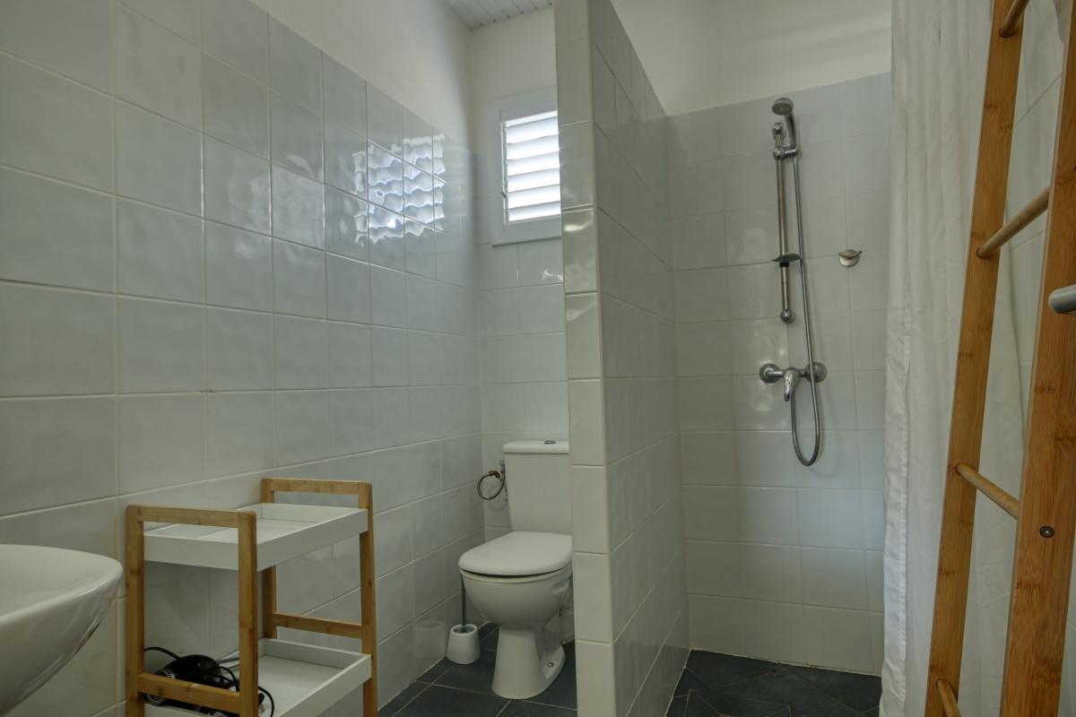 Maison vacances Martinique 4 personnes Le Diamant - La salle de bain