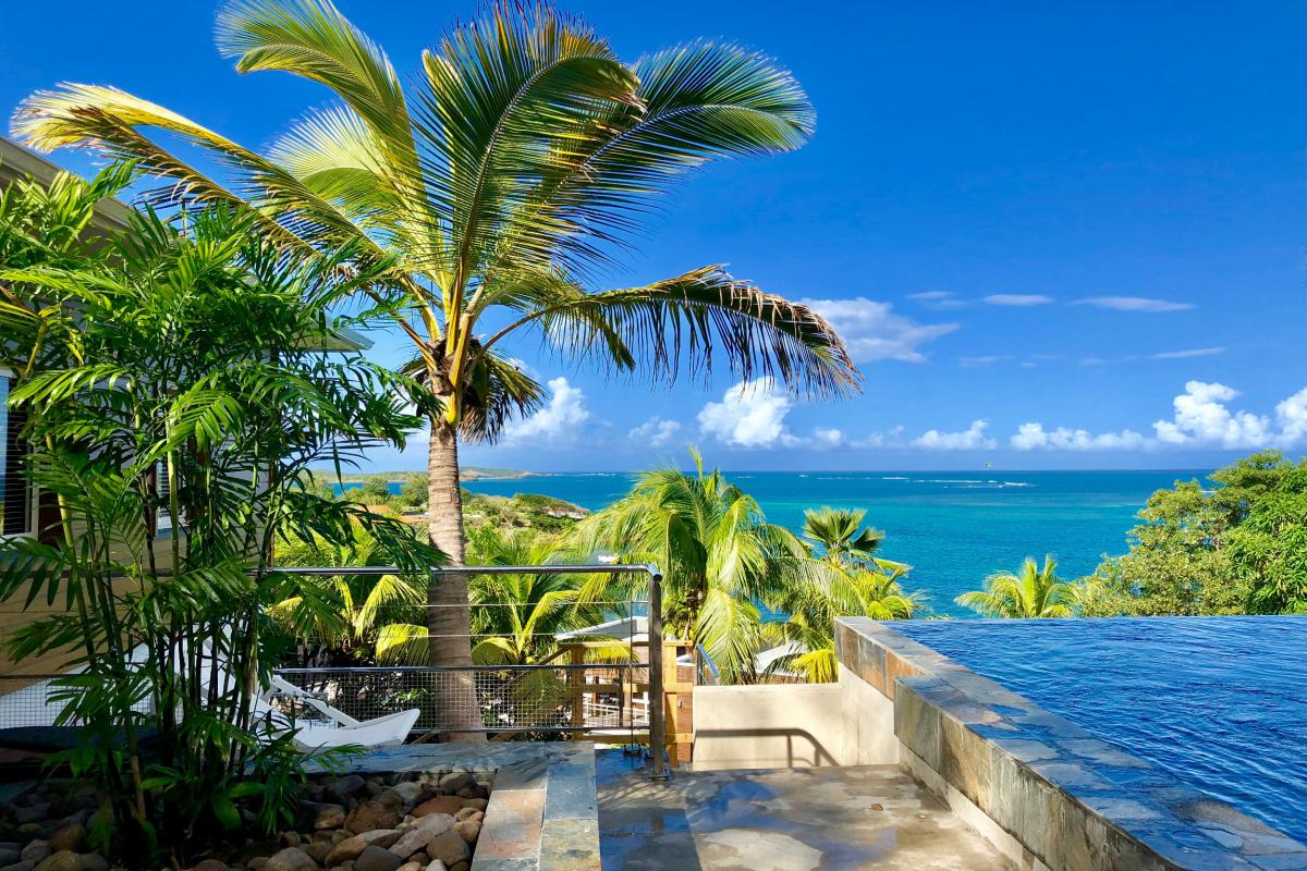  Location villa de luxe piscine vue mer piscine à débordement vue