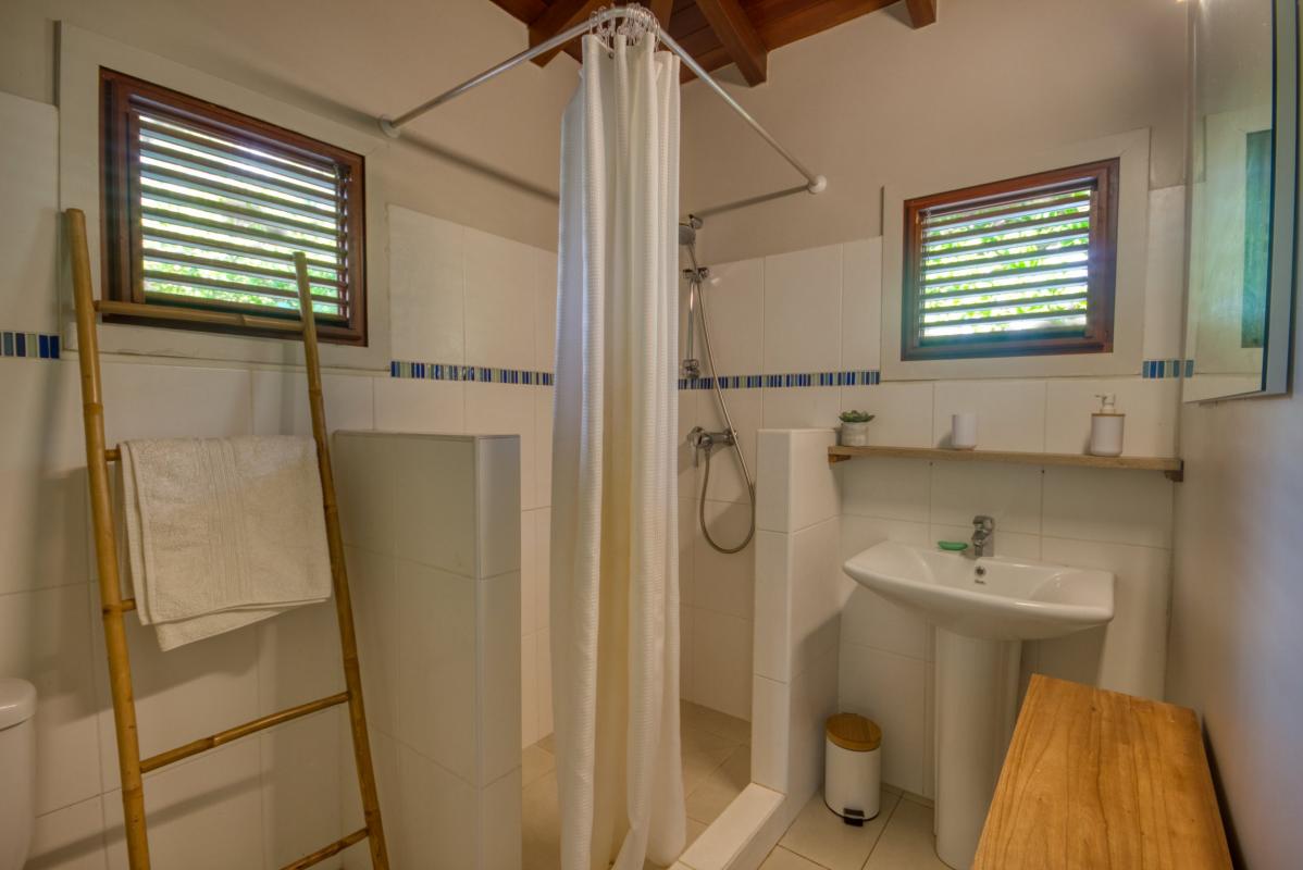 Location maison Martinique - Salle douche chambre 2