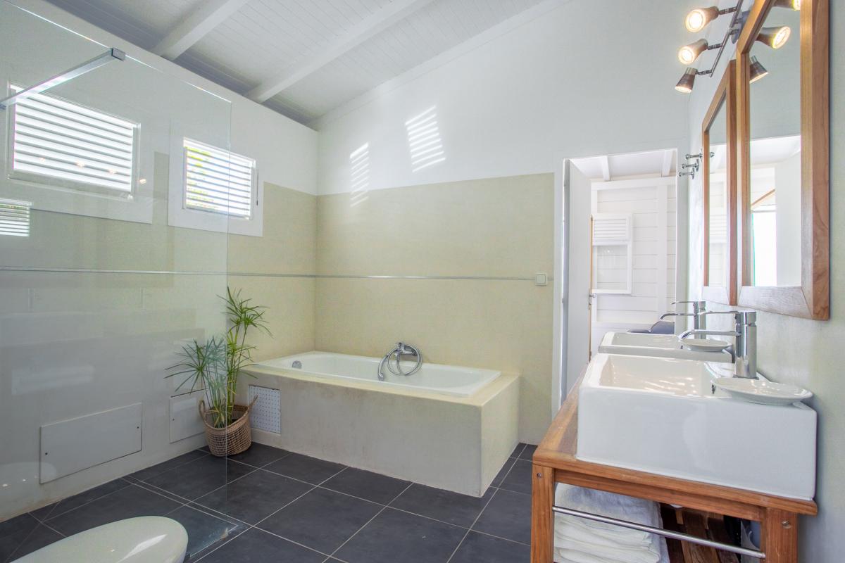 Location villa Martinique - salle de bains