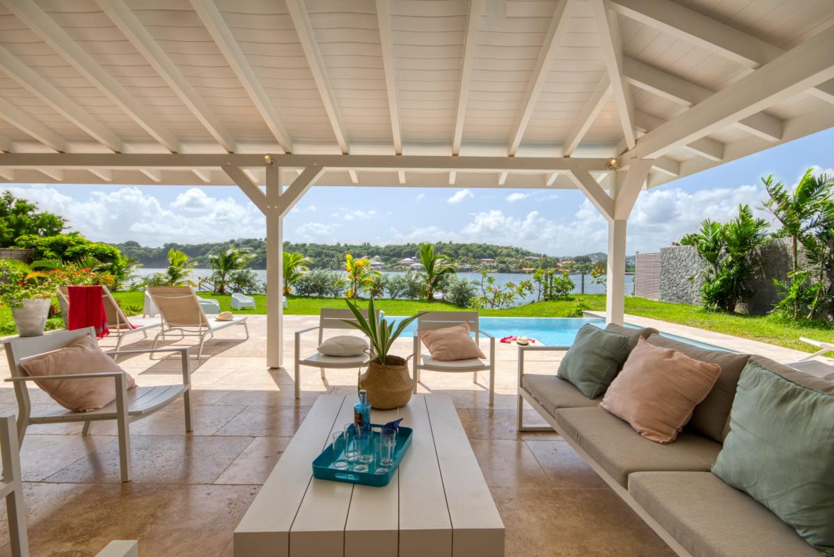 Location villa de luxe martinique salon terrasse vue piscine