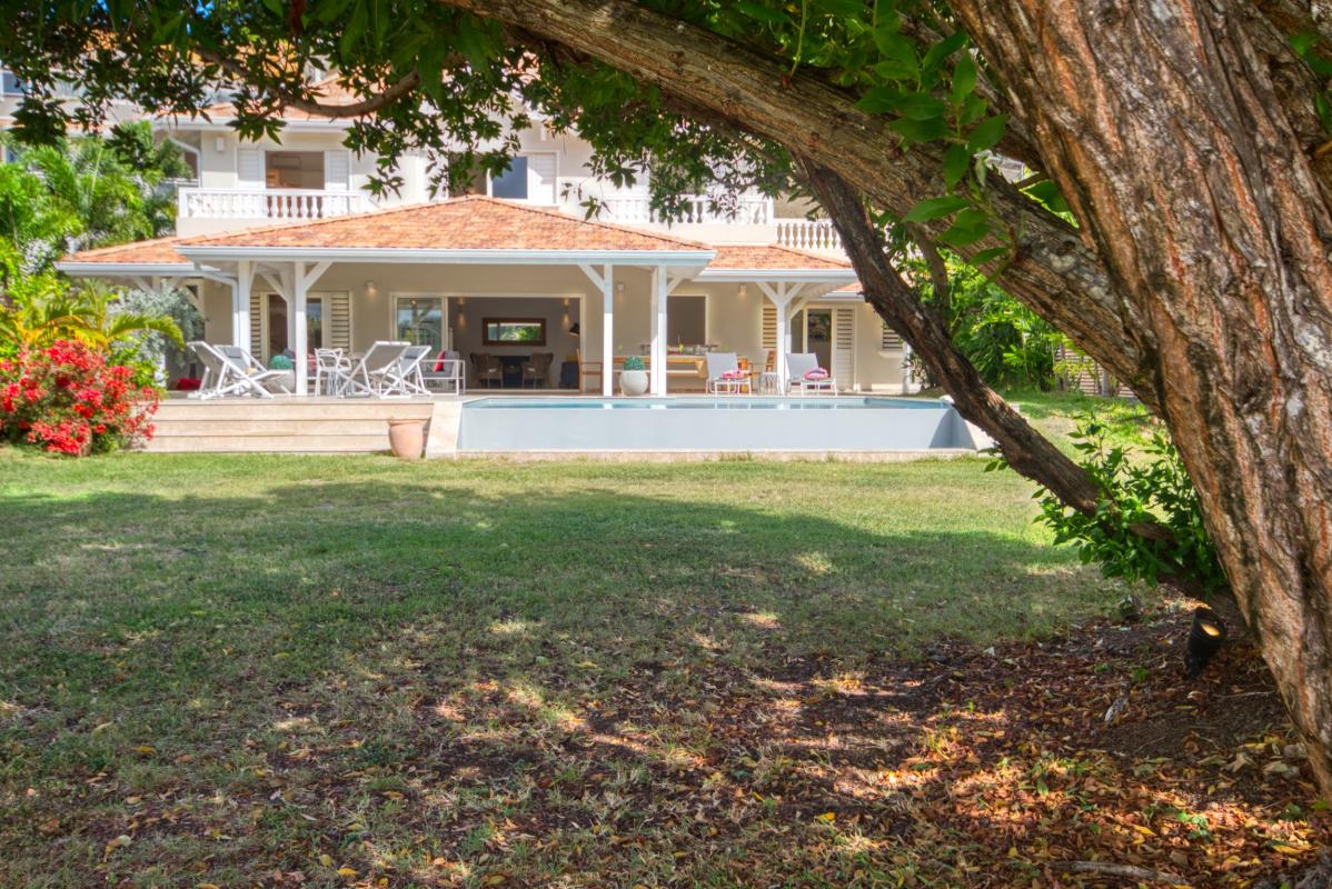 location villa de luxe martinique avec piscine et grand jardin