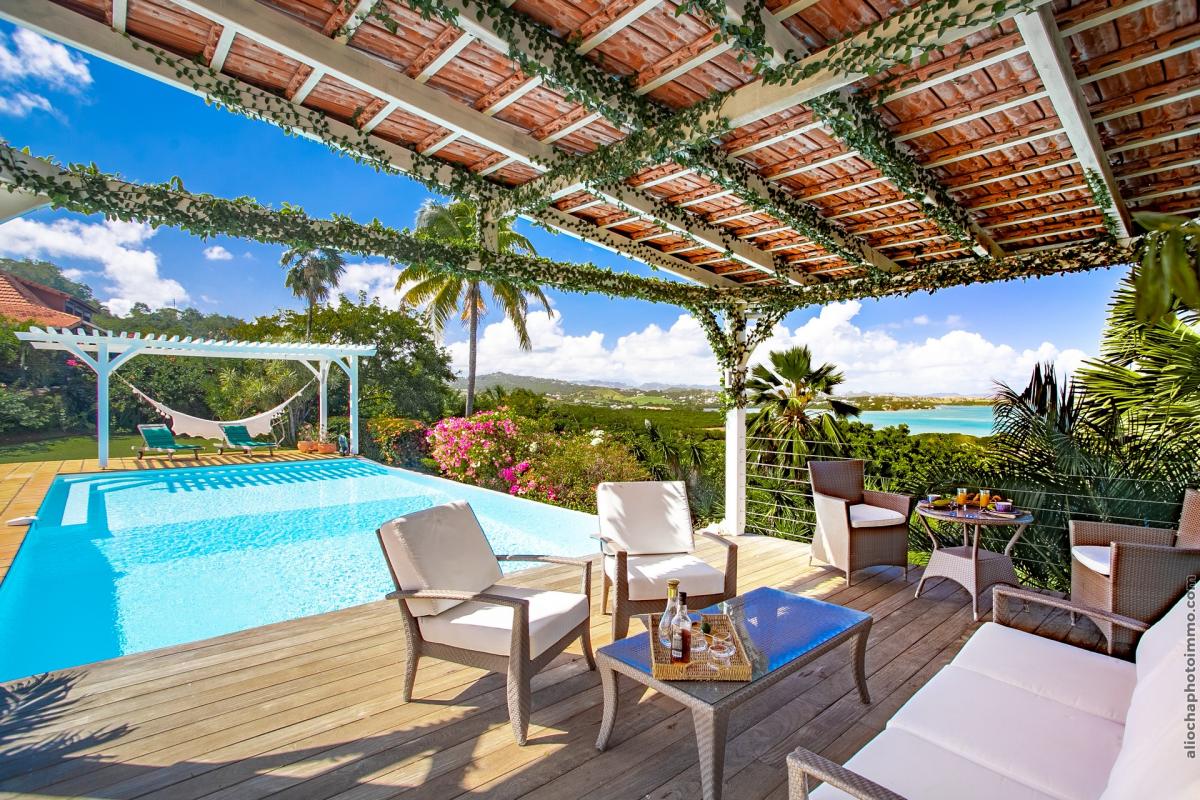 Location villa de luxe martinique vue mer piscine pergola