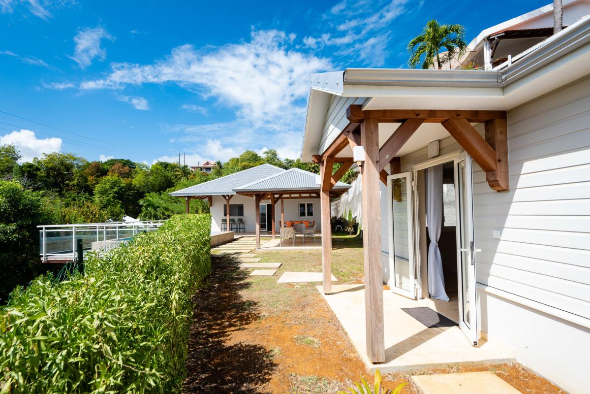 Location de villa de standing 6 personnes Le Francois Martinique avec piscine vue ensemble