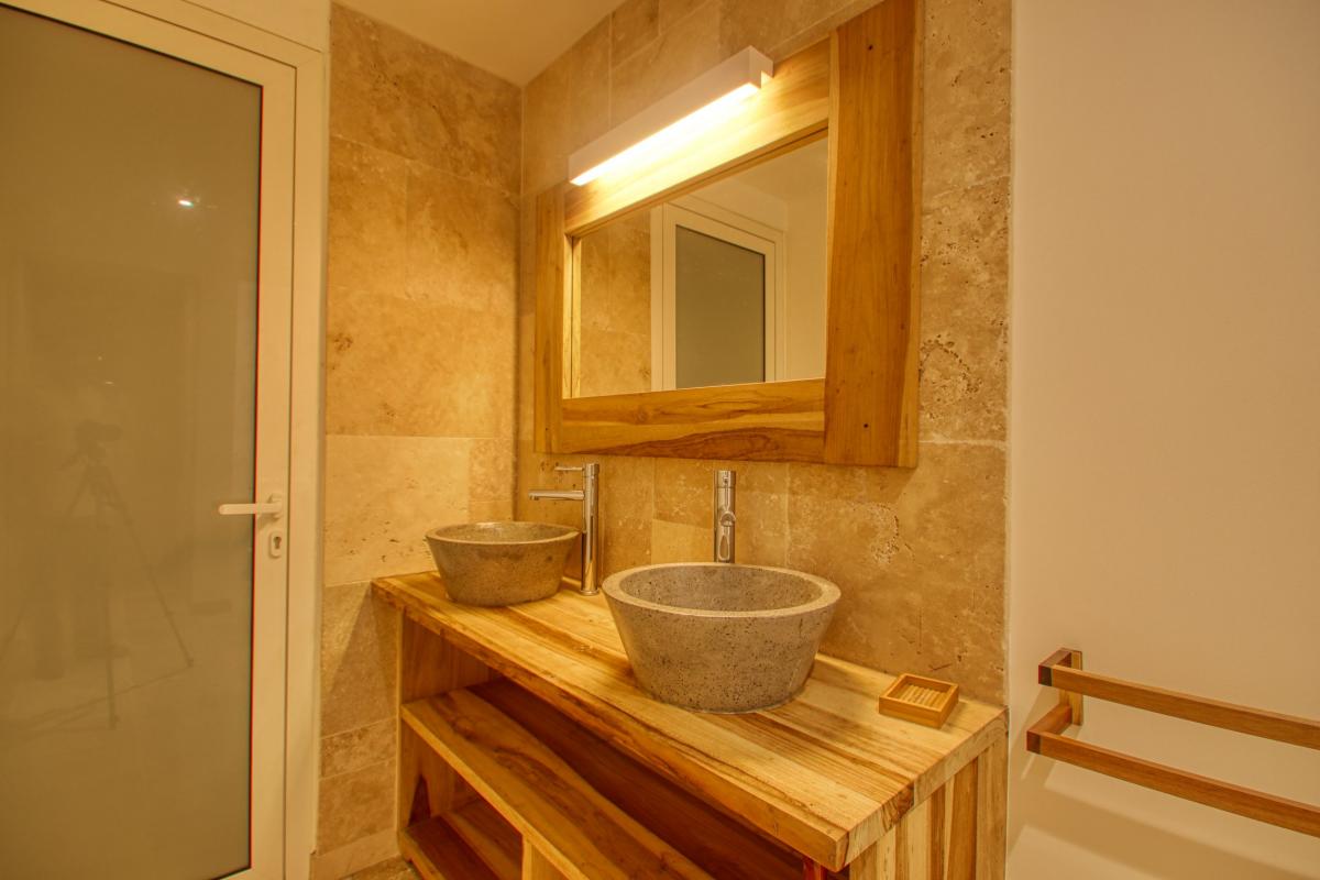 Villa luxe Martinique - Lavabo chambre 2 (niveau inférieur)